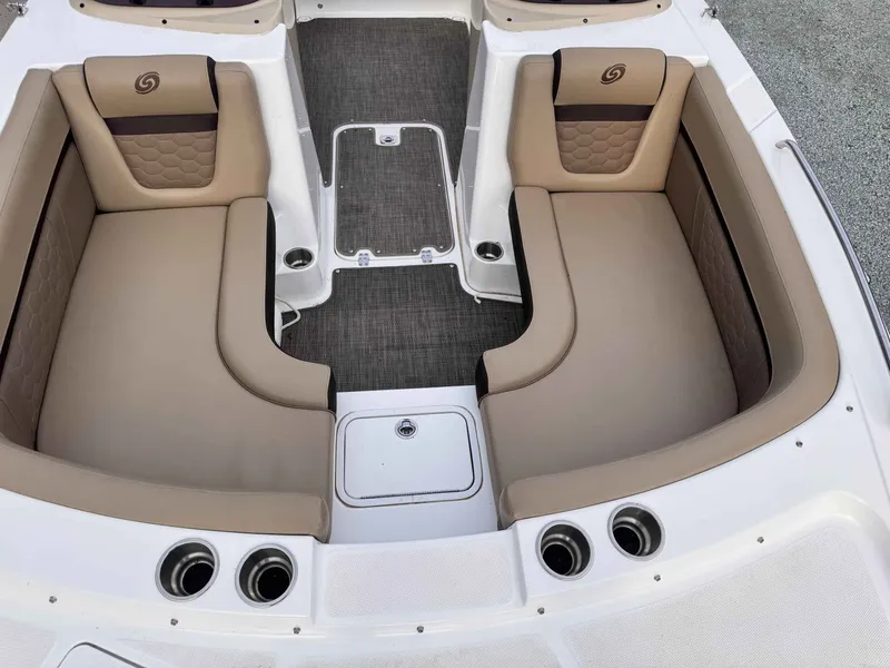 Slide: The Image of Hurricane 192 SS 2020 - 5