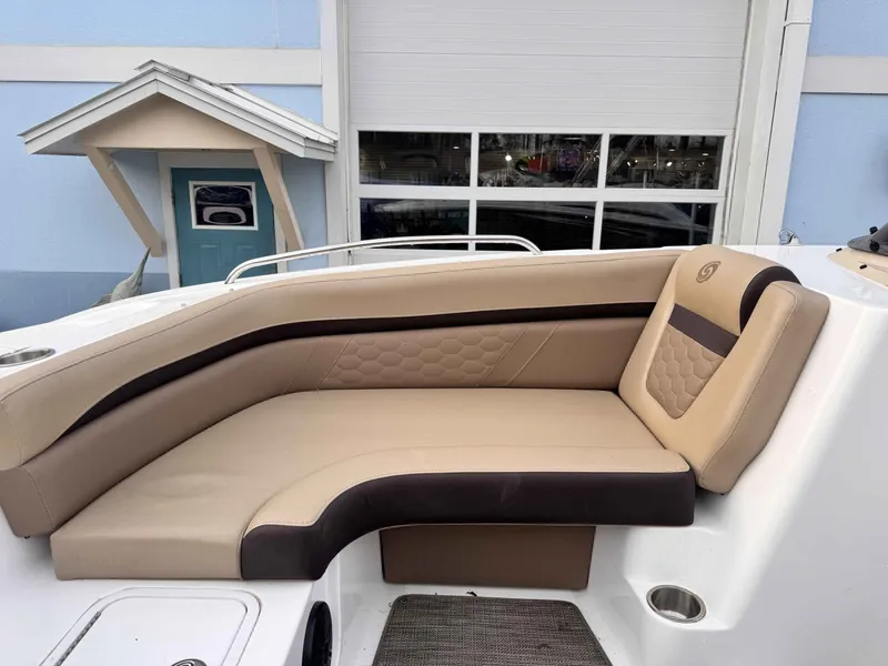 Slide: The Image of Hurricane 192 SS 2020 - 7