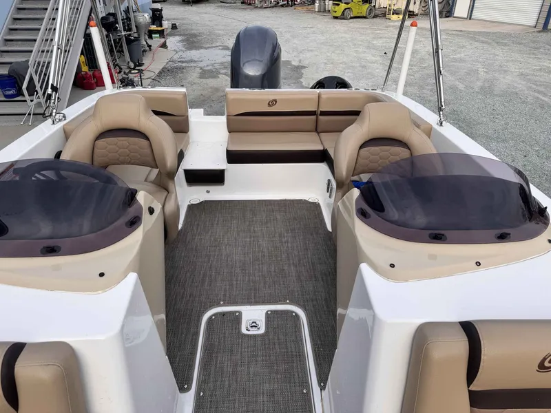 Slide: The Image of Hurricane 192 SS 2020 - 9