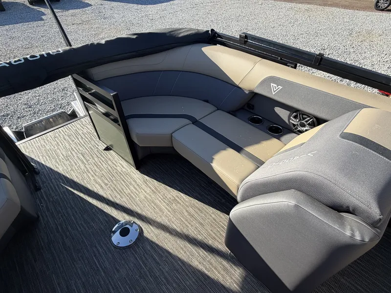 Slide: The Image of Viaggio Lago X 22U-TRITOON-HONDA 200 2026 - 5