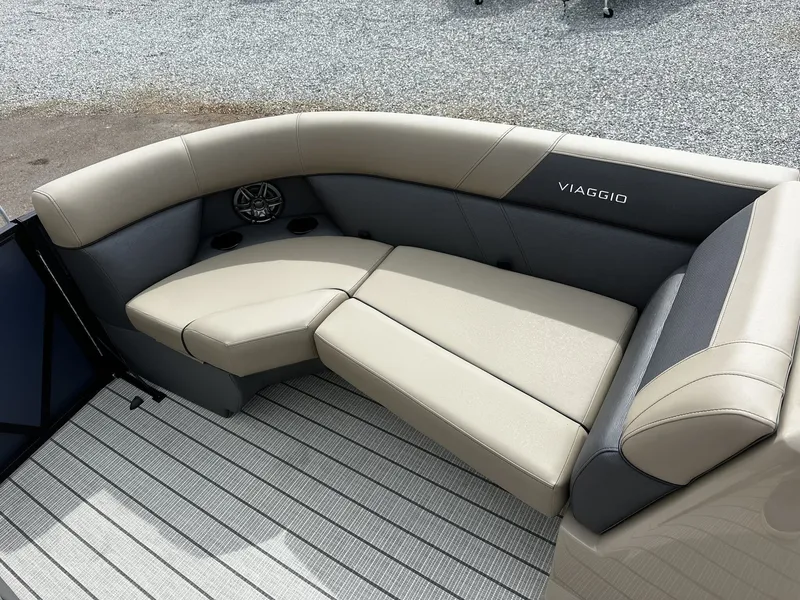 Slide: The Image of Viaggio Lago V 20 C-HONDA 115 2026 - 6