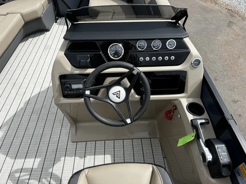 Slide: The Image of Viaggio Lago V 20 C-HONDA 115 2026 - 9