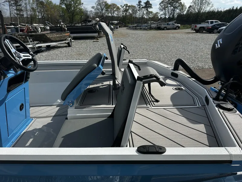 Slide: The Image of Interior of Thor LAKE HAMMER 1900 CC boat, model year 2026. - 7