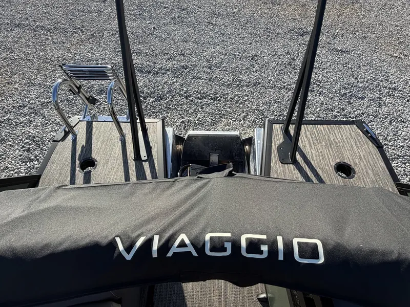 Slide: The Image of Viaggio Lago X 22U-TRITOON-HONDA 200 2026 - 4