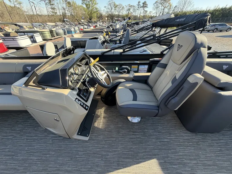 Slide: The Image of Viaggio Lago X 22U-TRITOON-HONDA 200 2026 - 8