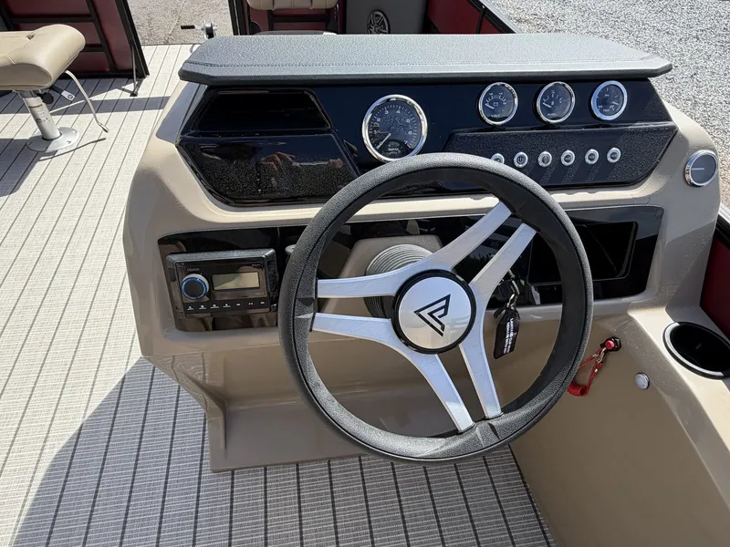 Slide: The Image of Viaggio Lago V 20F-HONDA 115 2026 - 7