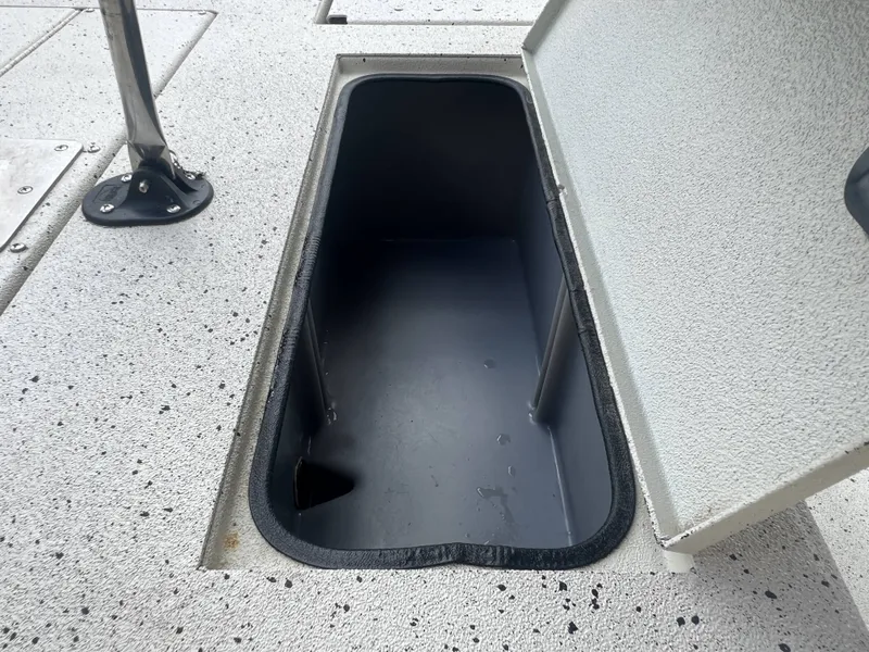 Slide: The Image of Xpress H20B Bay 2021 - 33