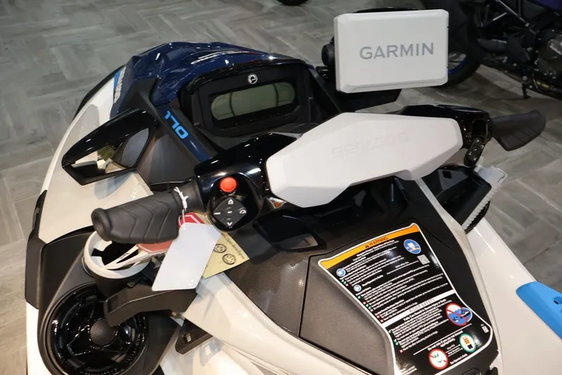 Slide: The Image of Sea-Doo FishPro Sport 170 2026 - 10