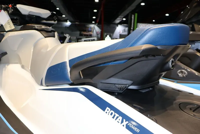 Slide: The Image of Sea-Doo FishPro Sport 170 2026 - 19