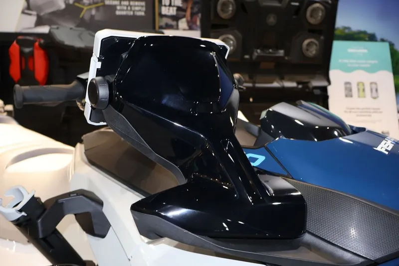 Slide: The Image of Sea-Doo FishPro Sport 170 2026 - 7