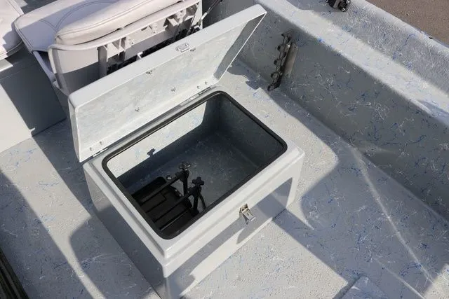 Slide: The Image of ClackaCraft Powerdrifter 17' 2025 - 12