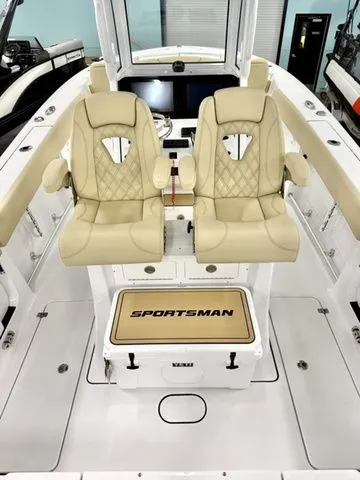 Slide: The Image of Sportsman Heritage 261 Center Console 2026 - 8