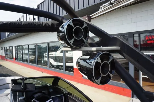 Slide: The Image of Malibu Wakesetter 25 LSV 2018 - 11