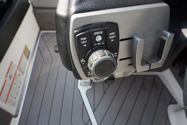 Slide: The Image of Malibu Wakesetter 25 LSV 2018 - 14