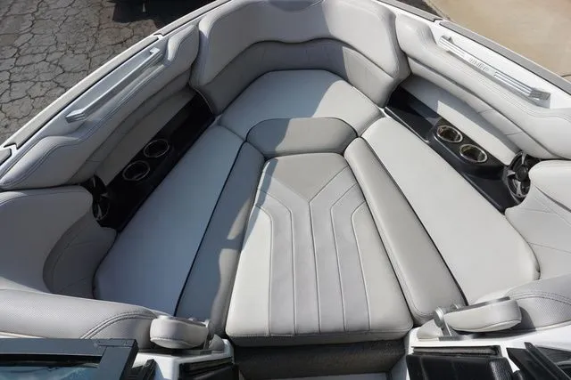 Slide: The Image of Malibu Wakesetter 25 LSV 2018 - 15