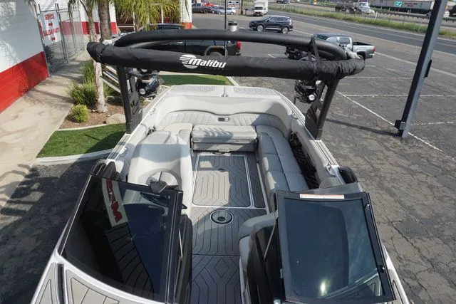 Slide: The Image of Malibu Wakesetter 25 LSV 2018 - 19