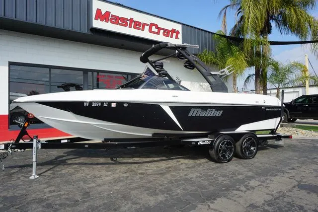 Slide: The Image of Malibu Wakesetter 25 LSV 2018 - 2