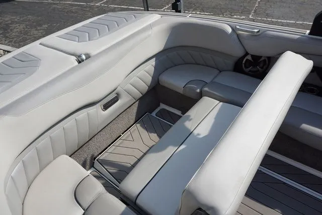 Slide: The Image of Malibu Wakesetter 25 LSV 2018 - 23