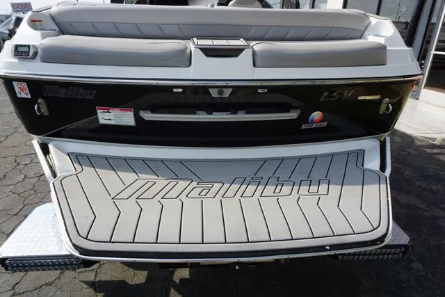 Slide: The Image of Malibu Wakesetter 25 LSV 2018 - 6