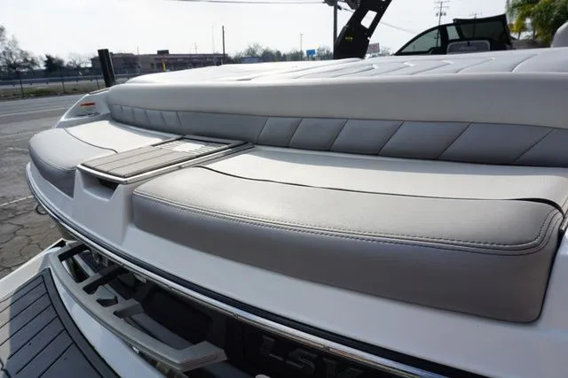 Slide: The Image of Malibu Wakesetter 25 LSV 2018 - 7