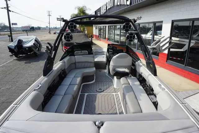 Slide: The Image of Malibu Wakesetter 25 LSV 2018 - 8