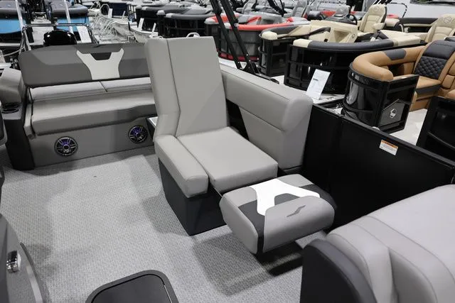 Slide: The Image of Evotti 523 CS OMNI Chaise 2026 - 12