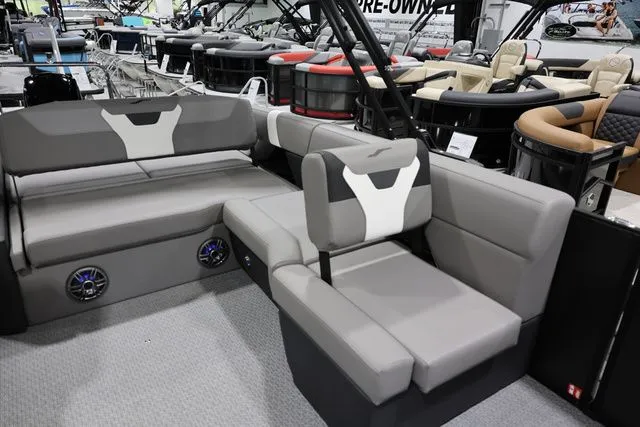 Slide: The Image of Evotti 523 CS OMNI Chaise 2026 - 13