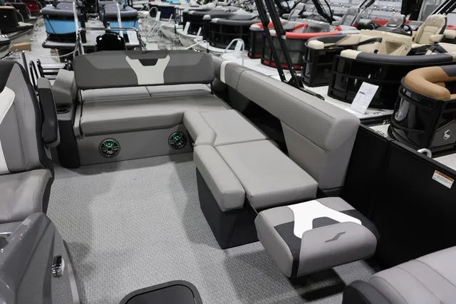 Slide: The Image of Evotti 523 CS OMNI Chaise 2026 - 15