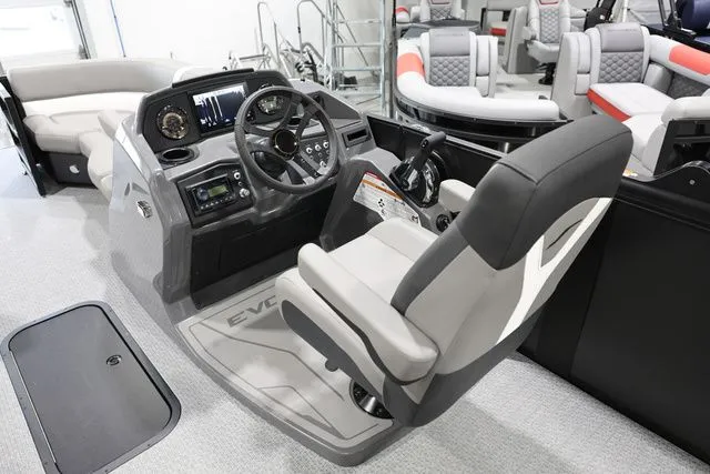 Slide: The Image of Evotti 523 CS OMNI Chaise 2026 - 16