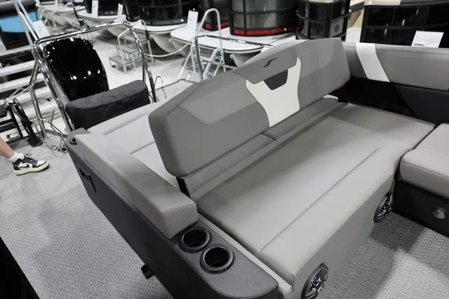 Slide: The Image of Evotti 523 CS OMNI Chaise 2026 - 18