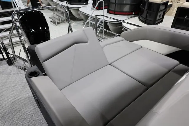 Slide: The Image of Evotti 523 CS OMNI Chaise 2026 - 19