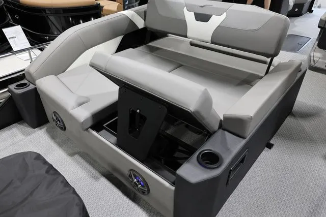 Slide: The Image of Evotti 523 CS OMNI Chaise 2026 - 20