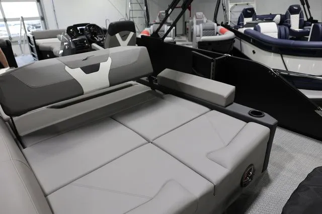 Slide: The Image of Evotti 523 CS OMNI Chaise 2026 - 21