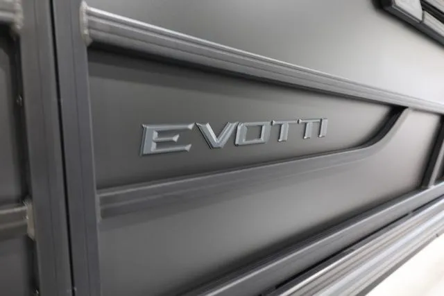 Slide: The Image of Evotti 523 CS OMNI Chaise 2026 - 4