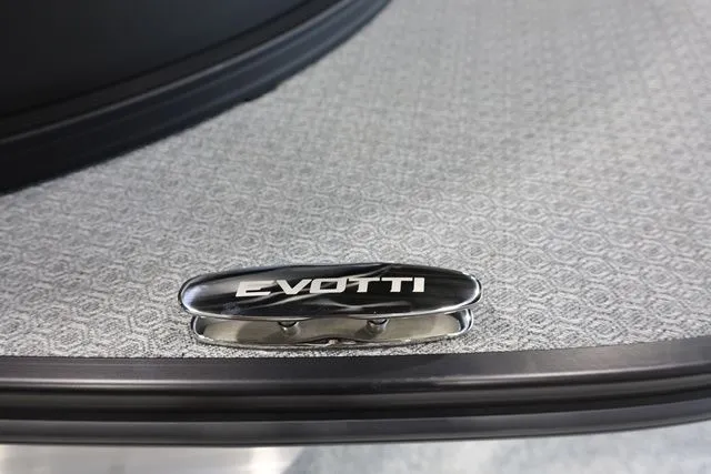 Slide: The Image of Evotti 523 CS OMNI Chaise 2026 - 9