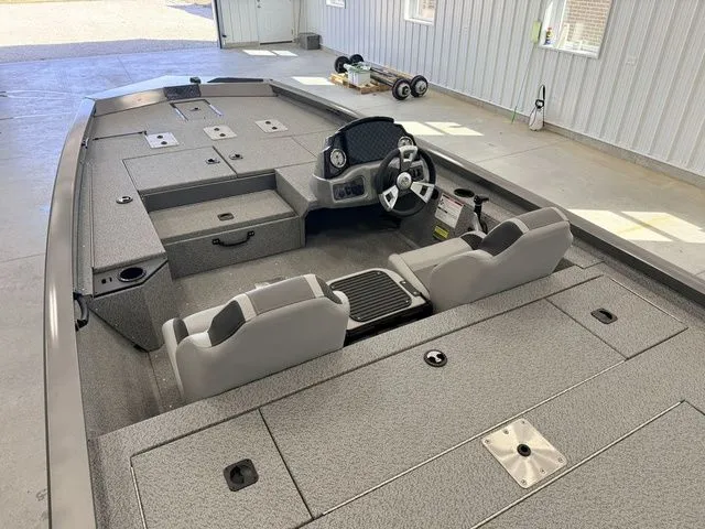 Slide: The Image of Interior view of a Yamaha Boats SPSMN 1710PFX 2026 VNL. - 13