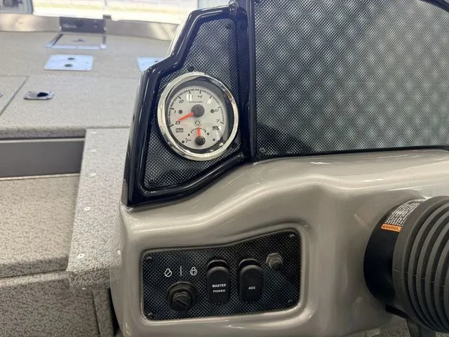 Slide: The Image of Dashboard of Yamaha Boats SPSMN 1710PFX 2026 VNL with tachometer. - 23