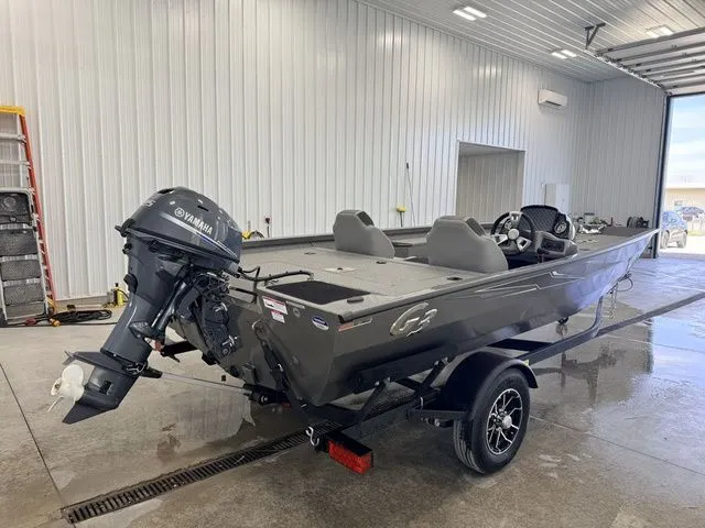 Slide: The Image of Yamaha Boats SPSMN 1710PFX 2026 VNL in a garage. - 5