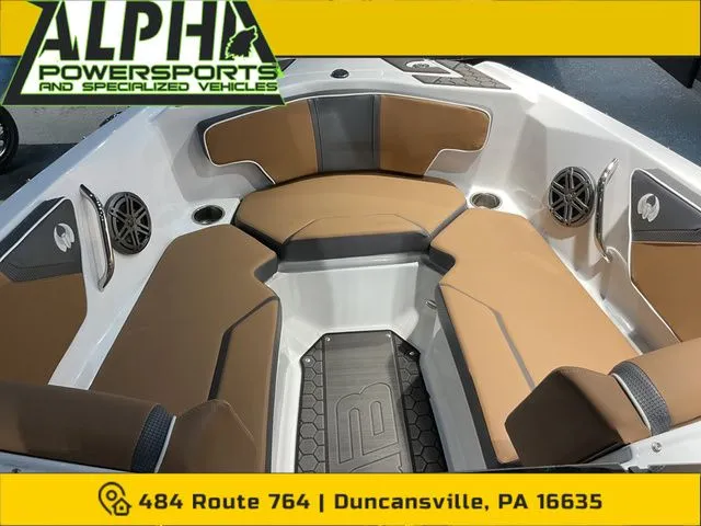 Slide: The Image of Scarab 215 LX 2025 - 4