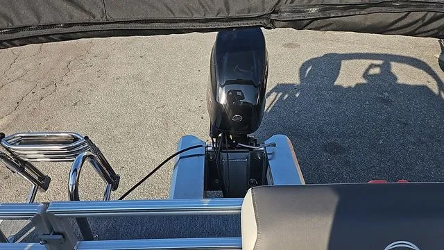 Slide: The Image of Sun Tracker Bass Buggy 16 XL Select 2026 - 14