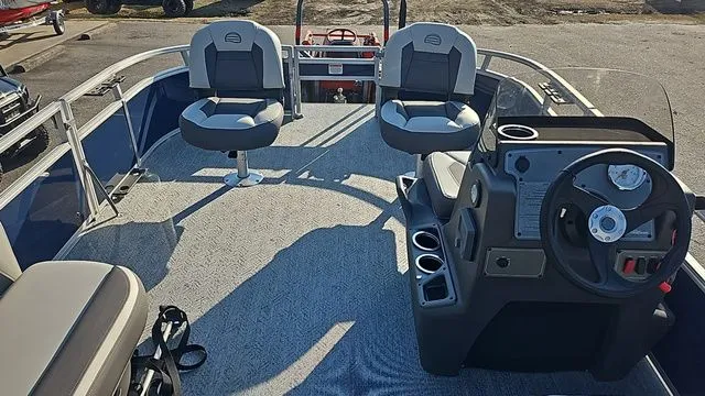 Slide: The Image of Sun Tracker Bass Buggy 16 XL Select 2026 - 15