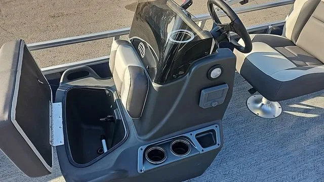 Slide: The Image of Sun Tracker Bass Buggy 16 XL Select 2026 - 16