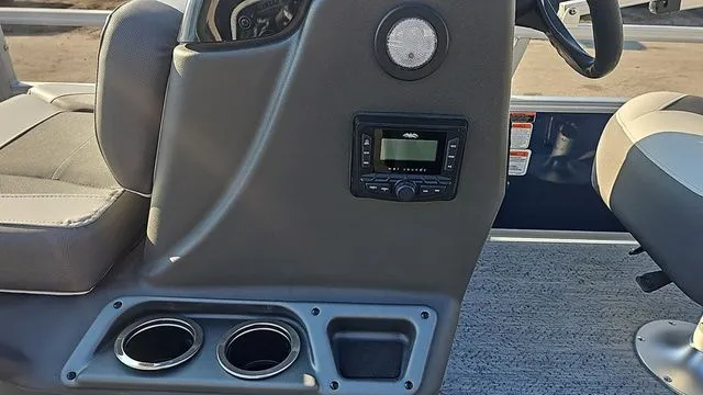 Slide: The Image of Sun Tracker Bass Buggy 16 XL Select 2026 - 17