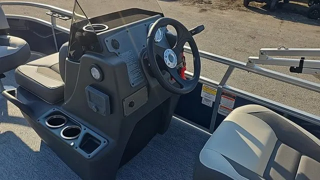 Slide: The Image of Sun Tracker Bass Buggy 16 XL Select 2026 - 18