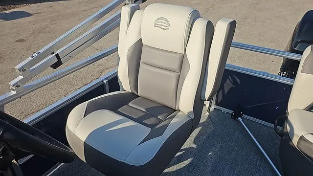 Slide: The Image of Sun Tracker Bass Buggy 16 XL Select 2026 - 19