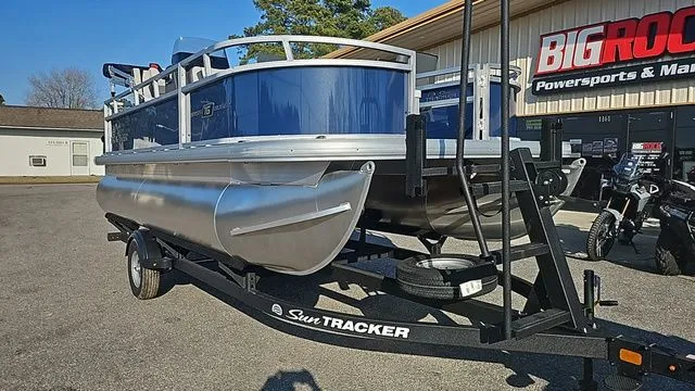 Slide: The Image of Sun Tracker Bass Buggy 16 XL Select 2026 - 8