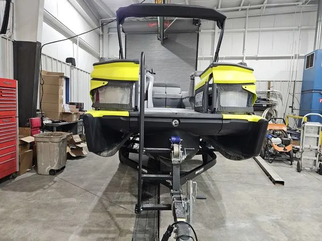 Slide: The Image of Sea-Doo Switch Cruise 18 2022 - 4