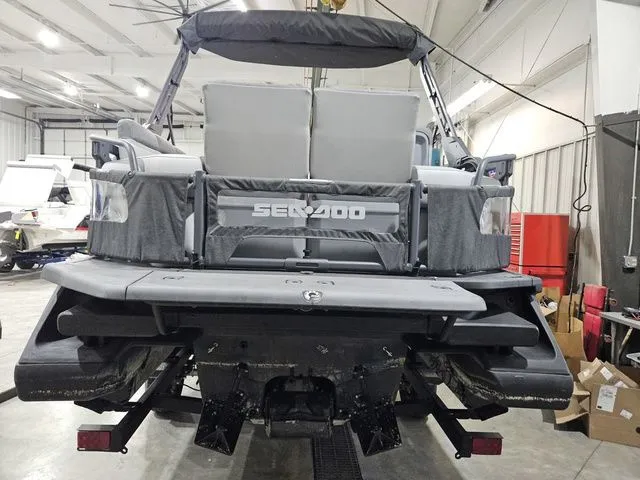 Slide: The Image of Sea-Doo Switch Cruise 18 2022 - 6