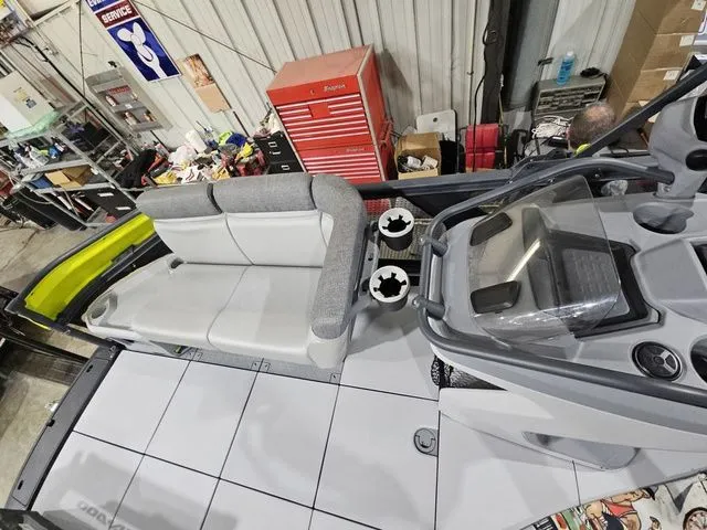 Slide: The Image of Sea-Doo Switch Cruise 18 2022 - 9