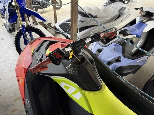 Slide: The Image of Sea-Doo Spark Trixx 3up 2020 - 7